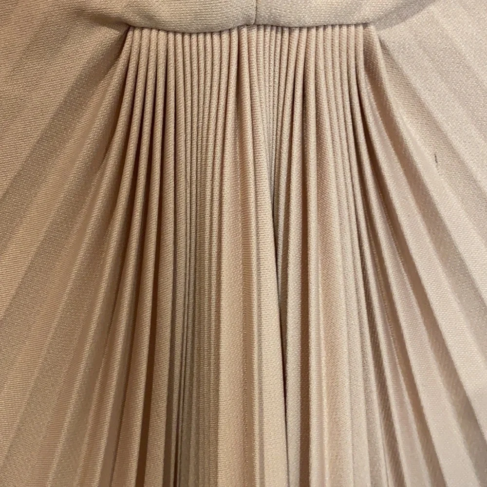 ✨Max Azria 3/4 Sleeve Pleated Formal Nude Dress - Picture 4 of 7
